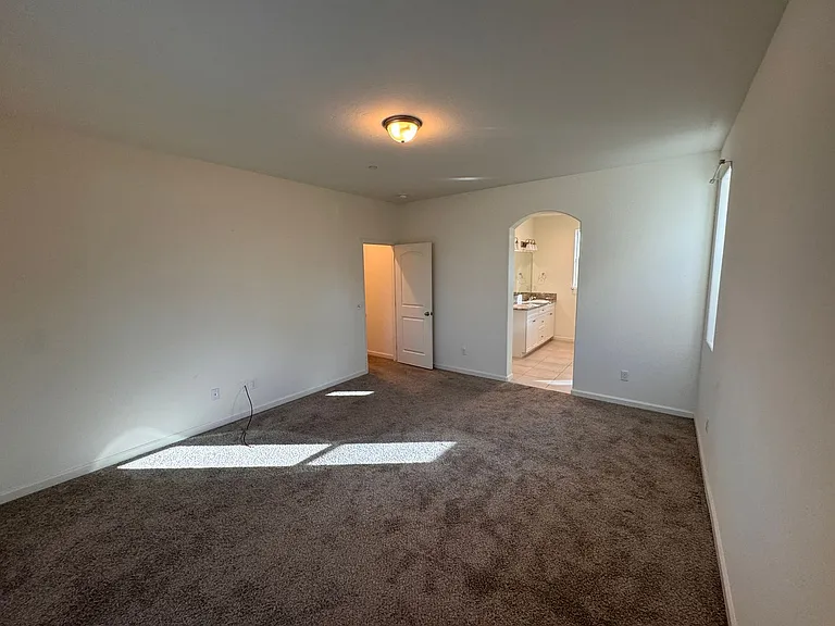 224 W Kimball Ave — Photo 4