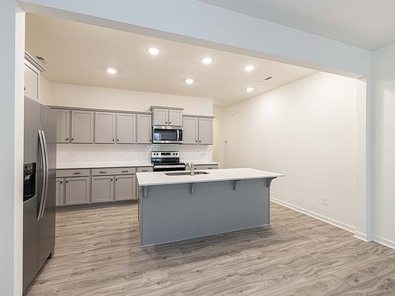 3rd image of 105 Luna Ln