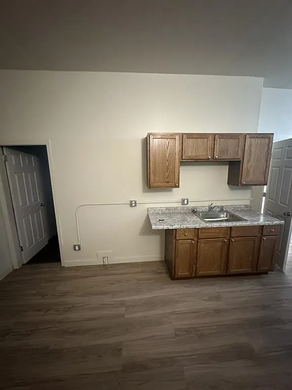 102 -112 S Main, 110 1/2 S Main, Apt#3 — Photo 4