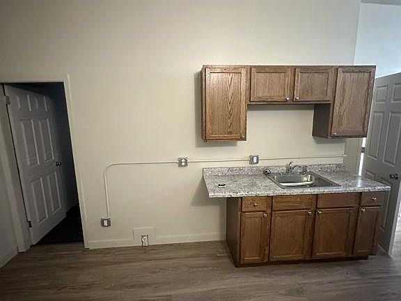 4th image of 110 1/2 S Main St APT 3