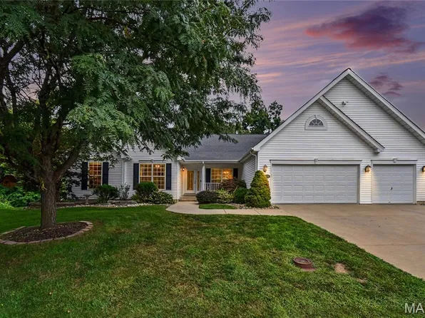 6701 Oxford Ln, Maryville, IL 62062