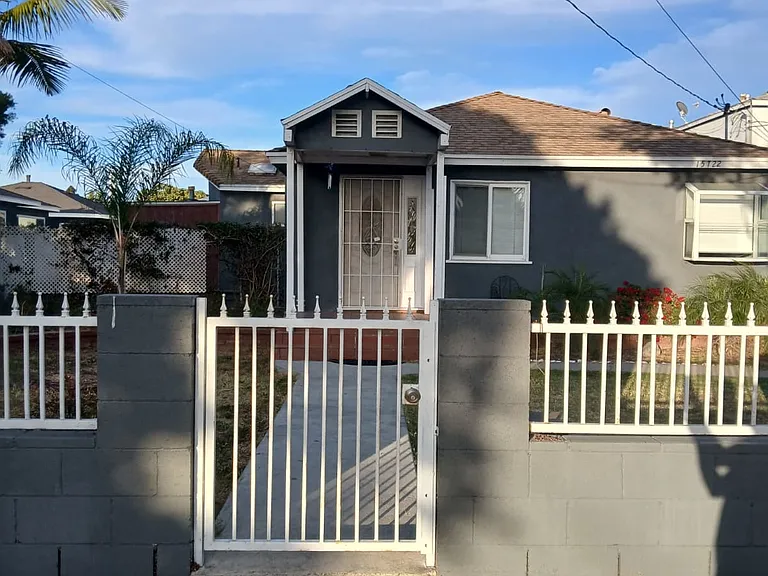 15722 Larch Ave #A — Photo 2