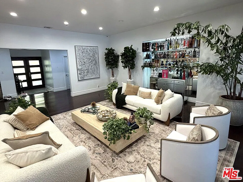 4 bed, 3.5 bath, 2964 sqft, $16,500 — Photo 3