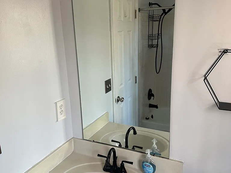 6101 Powder Horn Ct — Photo 10