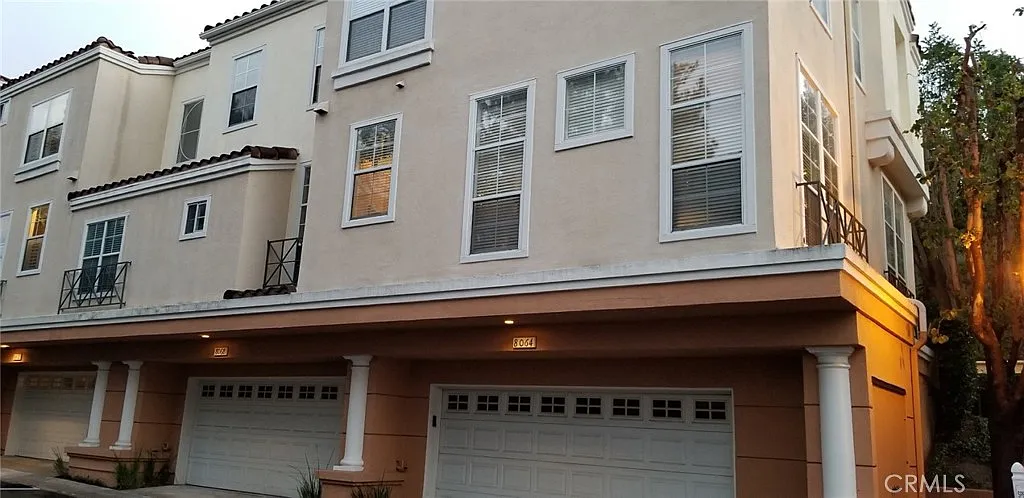 3 bed, 1181 sqft, $3,400 — Photo 1