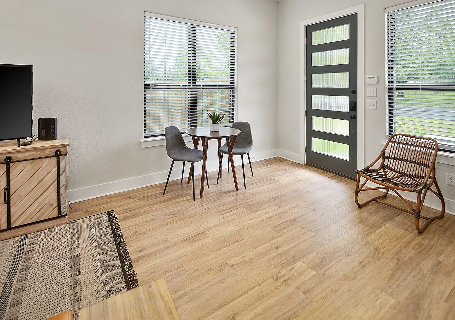 Available Now!! Gorgeous 1 Bed, 1 Bath in the Heart of College Station!! — Photo 4