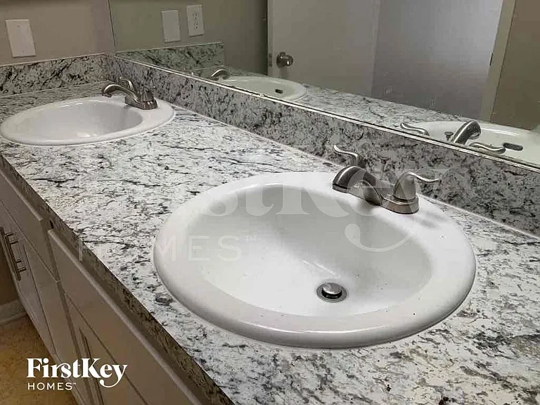 1451 Oak Pl — Photo 10
