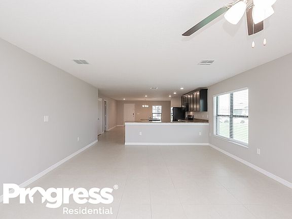 4th image of 827 Chatham Walk Dr