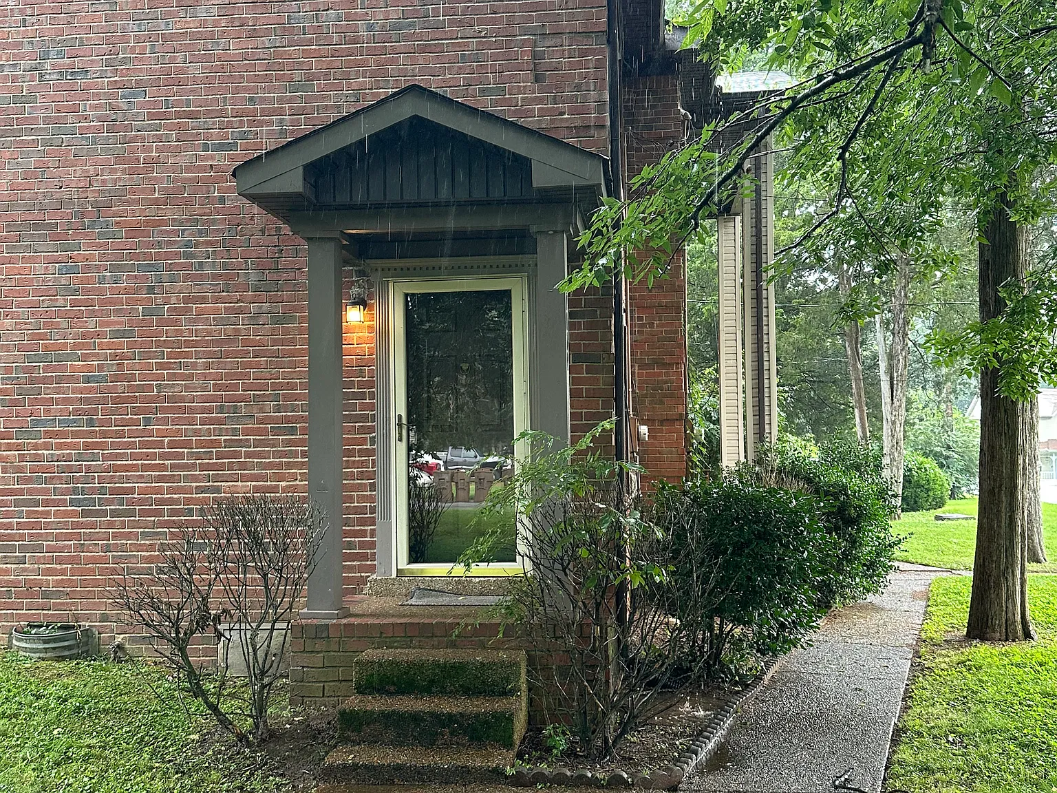 2 bed, 1.5 bath, 1024 sqft, $1,275 — Photo 2