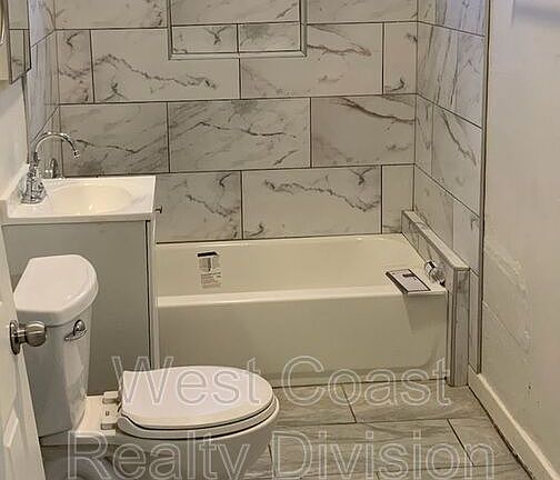 5th image of 2286 Irving Ave