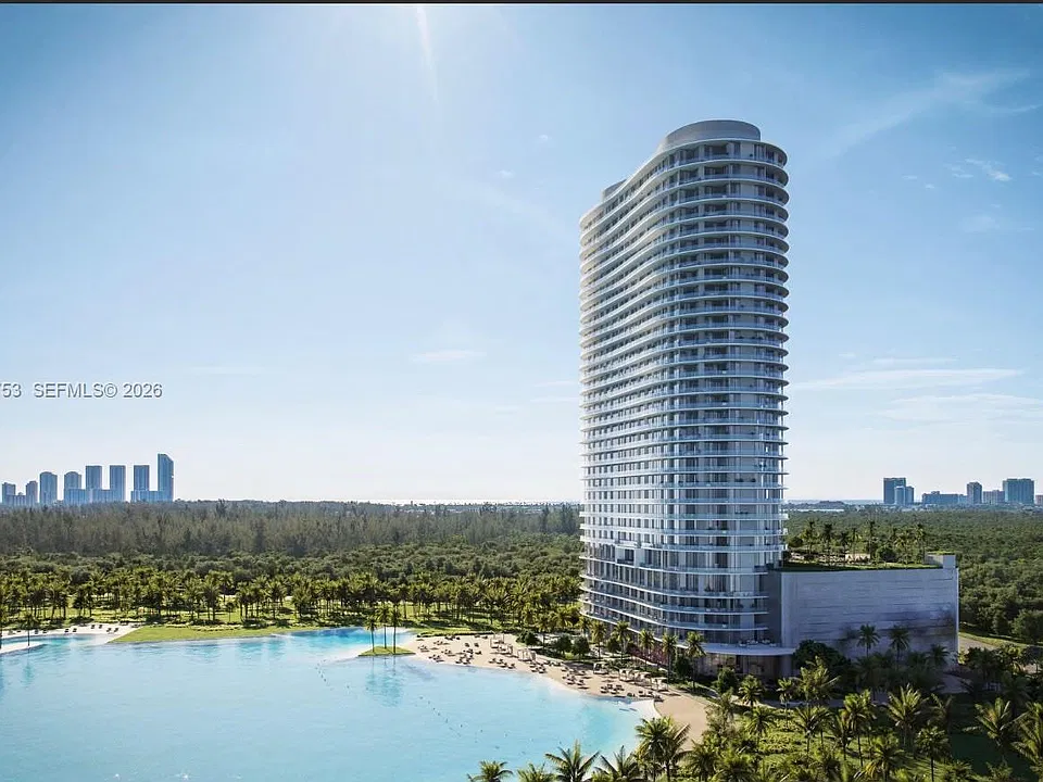 2411 Laguna Cir #1204