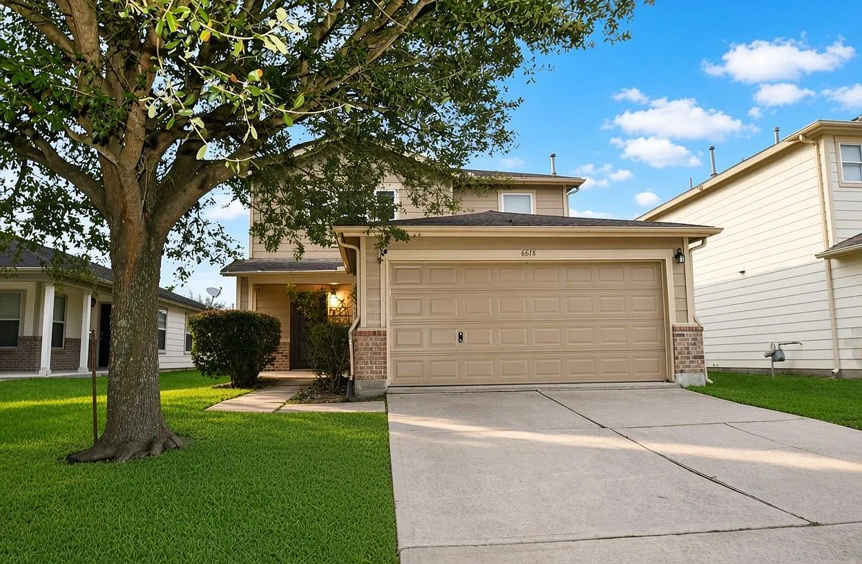 4 bed, 2.0 bath, 2609 sqft, $2,295 — Photo 1