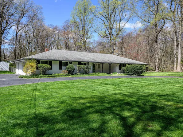 26 Jenick Lane, Woodbridge, CT 06525