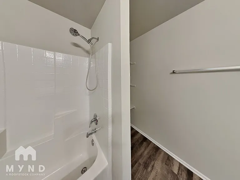 1716 Lanesboro Dr — Photo 9