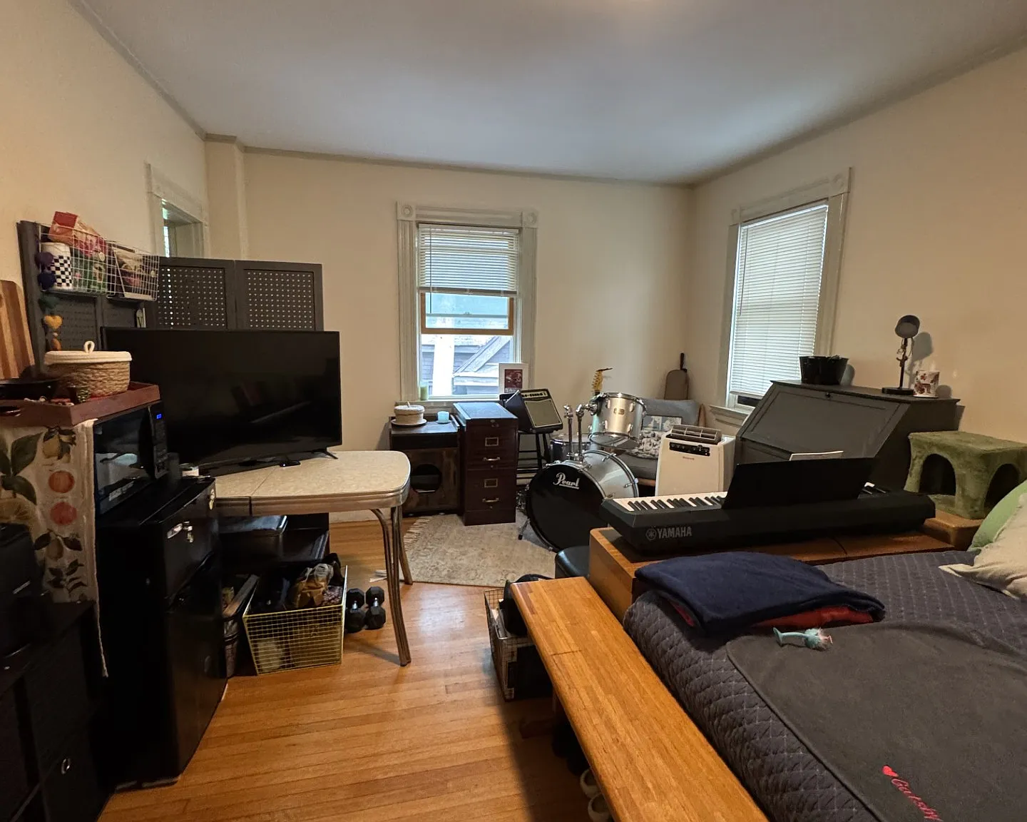 Studio, 300 sqft, $1,800 — Photo 1