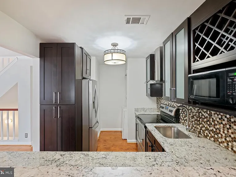 5716 Chapman Mill Dr #200 — Photo 5