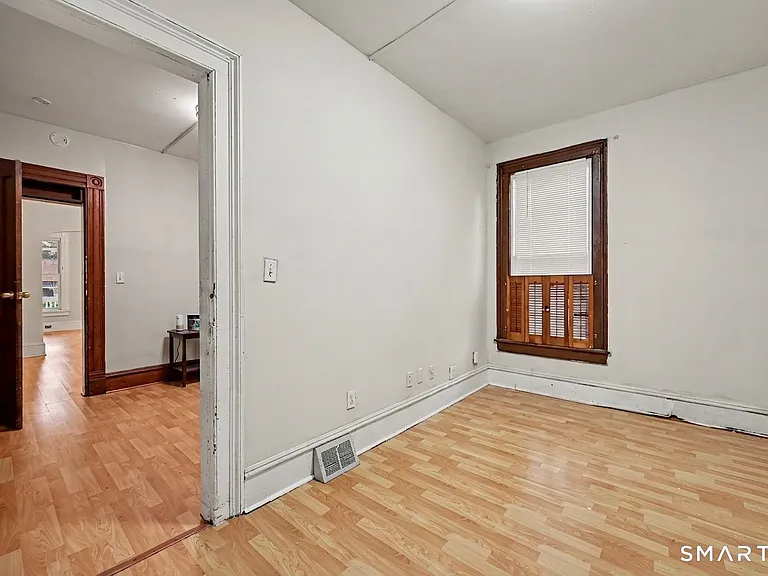 135 Sherwood Ave — Photo 20