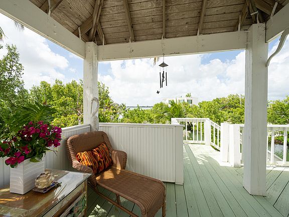 5th image of 1143 De Lussan Ln
