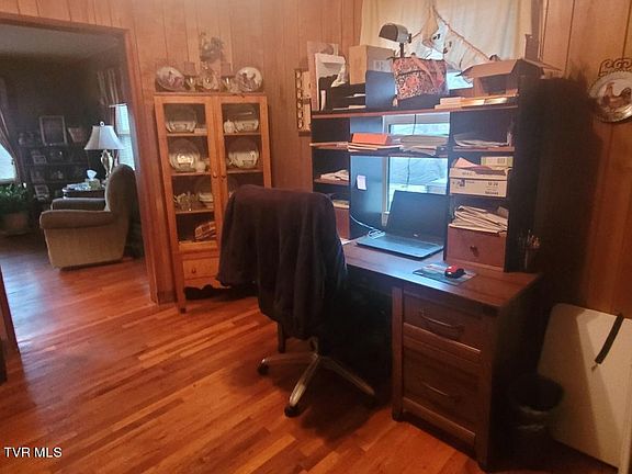 4th image of 301 Lynn Ave