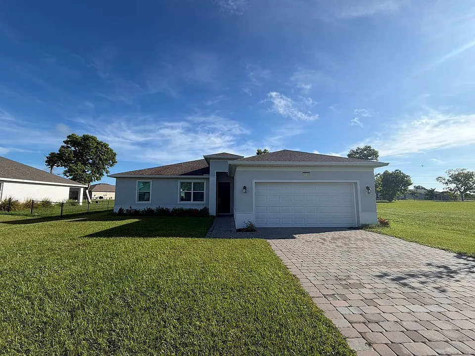 25126 Alcazar Dr