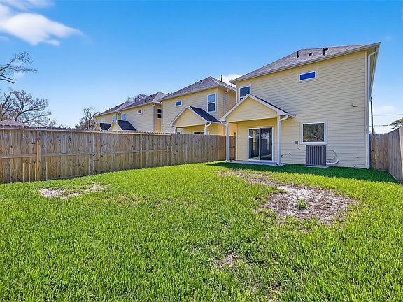 4th image of 2022 Wavell St