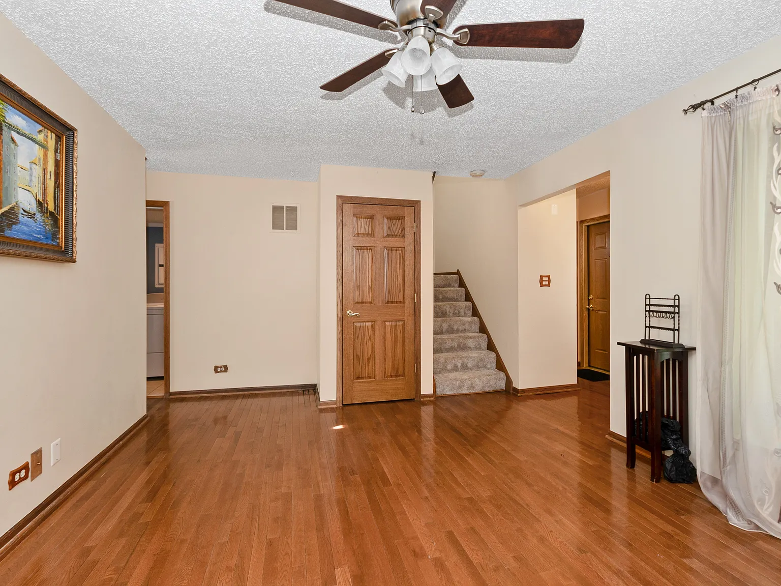 3 bed, 1300 sqft, $2,900 — Photo 2