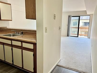 4th image of 1002 Linden Ave #108