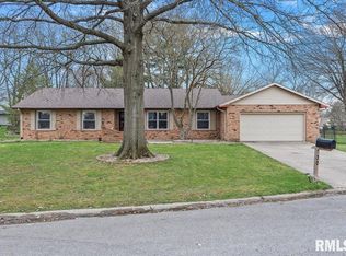 30 Burning Tree Dr, Chatham, IL 62629