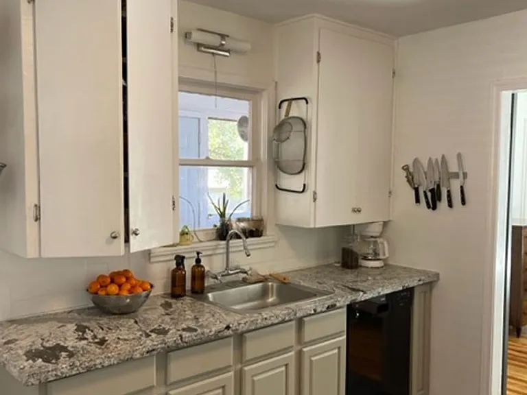 1335 Willis St — Photo 10