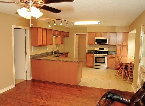 5th image of 1626 Eastwood Dr