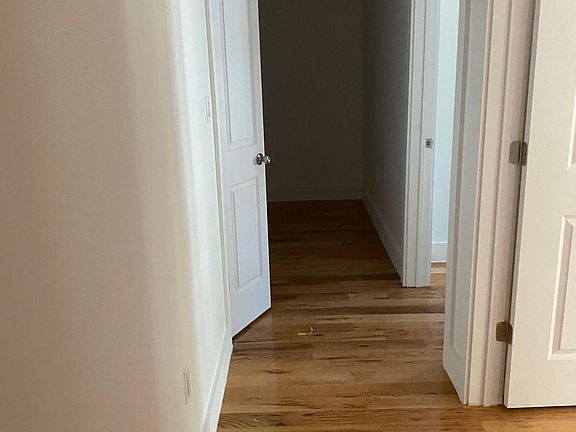 4th image of 129 W 197th St #1A