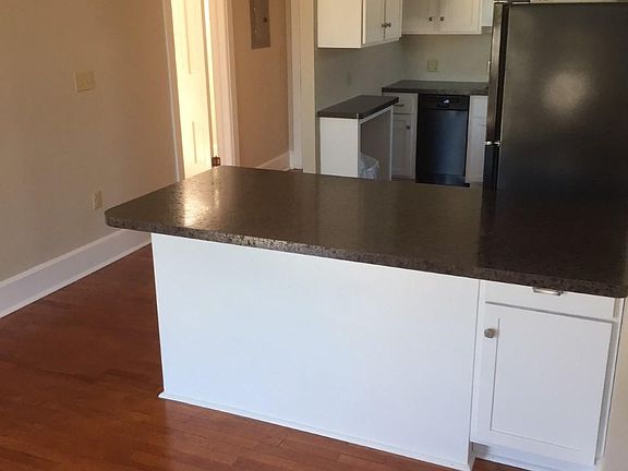 2nd image of 118 Pine St
