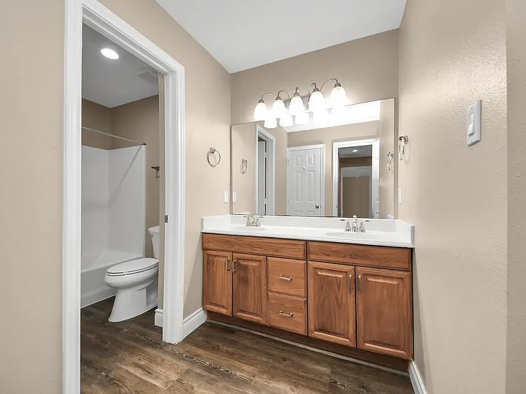 1163 Lovett St — Photo 8