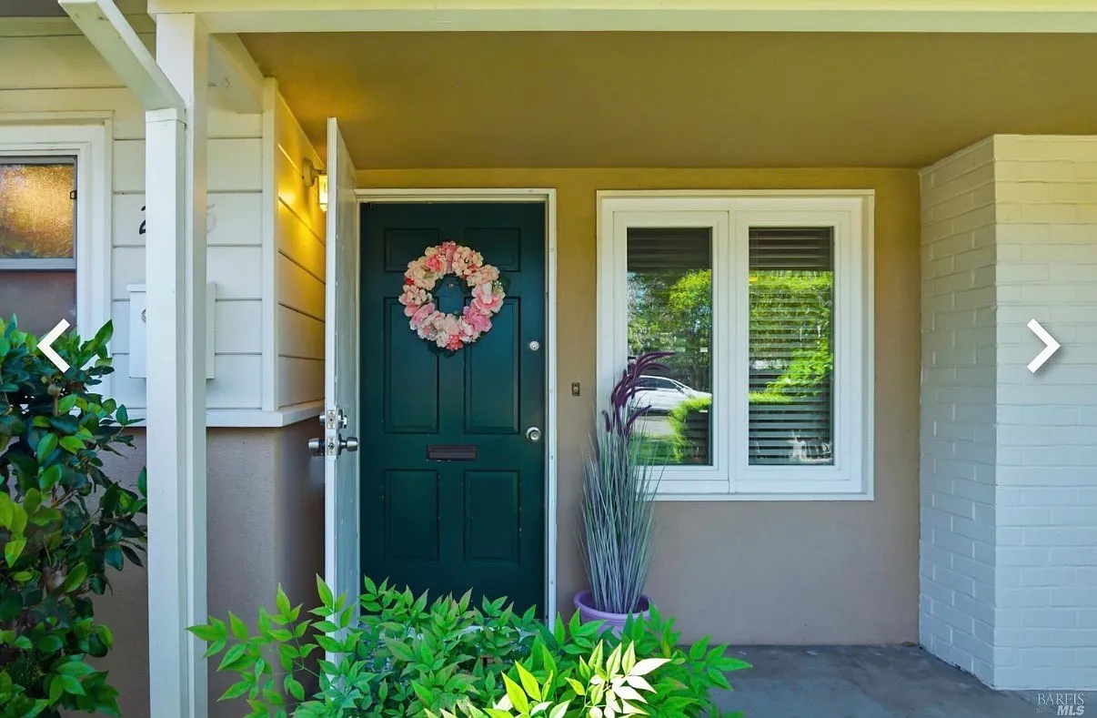 3 bed, 1042 sqft, $3,500 — Photo 3