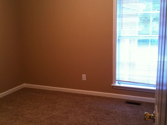 2nd image of 104 A&b Sugar Tree Ct