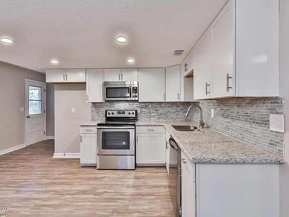 3rd image of 2096 Halifax Dr