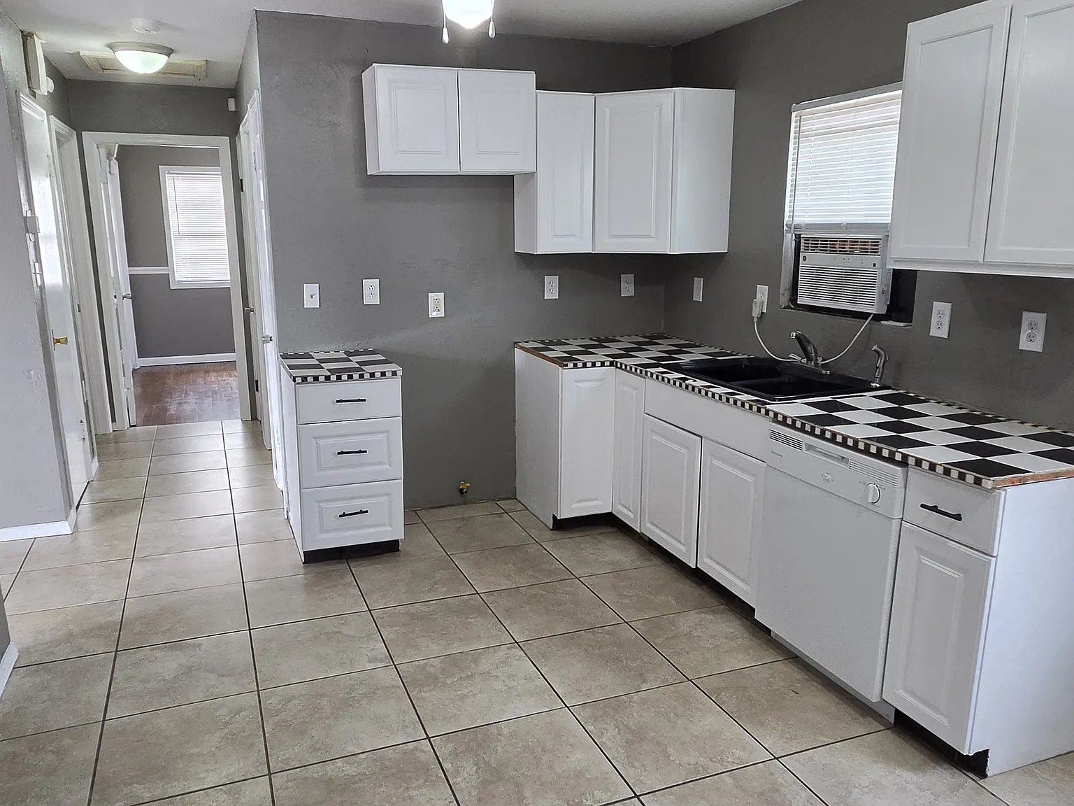 3 bed, 1098 sqft, $1,050 — Photo 3