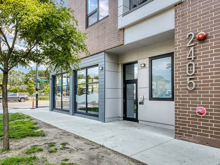 The Hutchinson — Photo 19