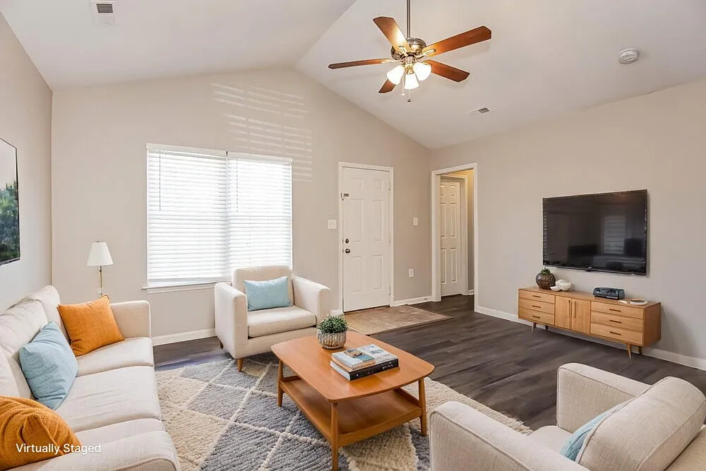 3 bed, 2.0 bath, 1052 sqft, $1,675 — Photo 3