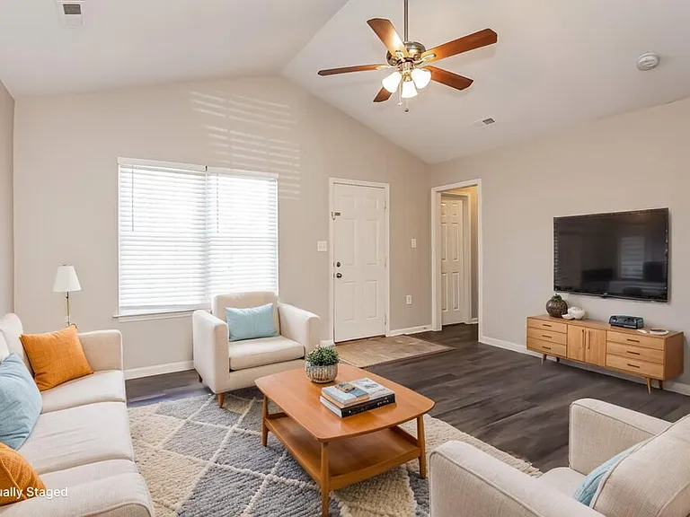 1315 Braveheart Ln — Photo 3