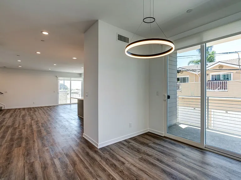 1276 E Santa Clara St — Photo 4