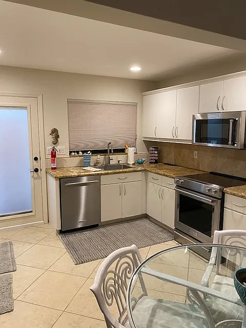 3 bed, 2250 sqft, $6,800 — Photo 4