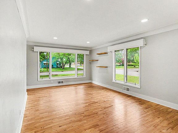 5th image of 1724 Winton Ave