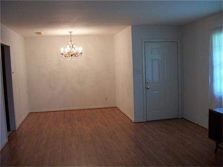 3rd image of 238 Empress Dr