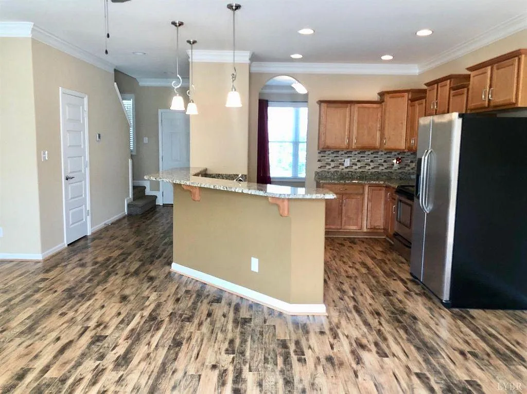 3 bed, 2.5 bath, 1400 sqft, $1,650 — Photo 4