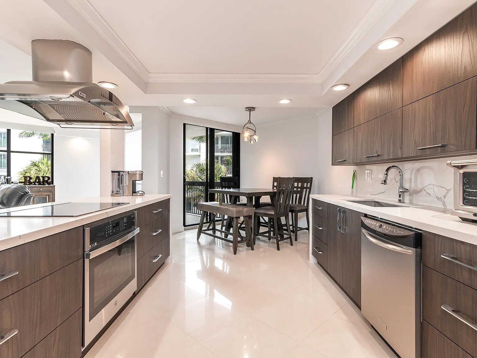 2 bed, 2.5 bath, 1947 sqft, $4,800 — Photo 4
