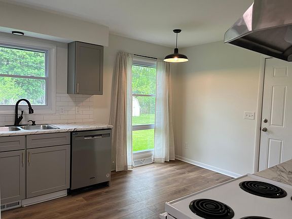 3rd image of 1205 E Ashman St