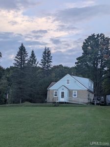 111 E Hunter Rd, Iron River, MI, 49935
