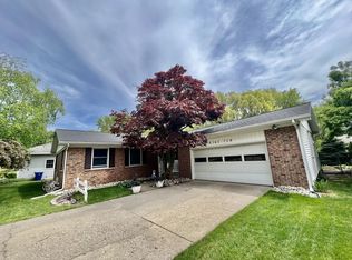 910 Seminole Dr, Ludington, MI 49431