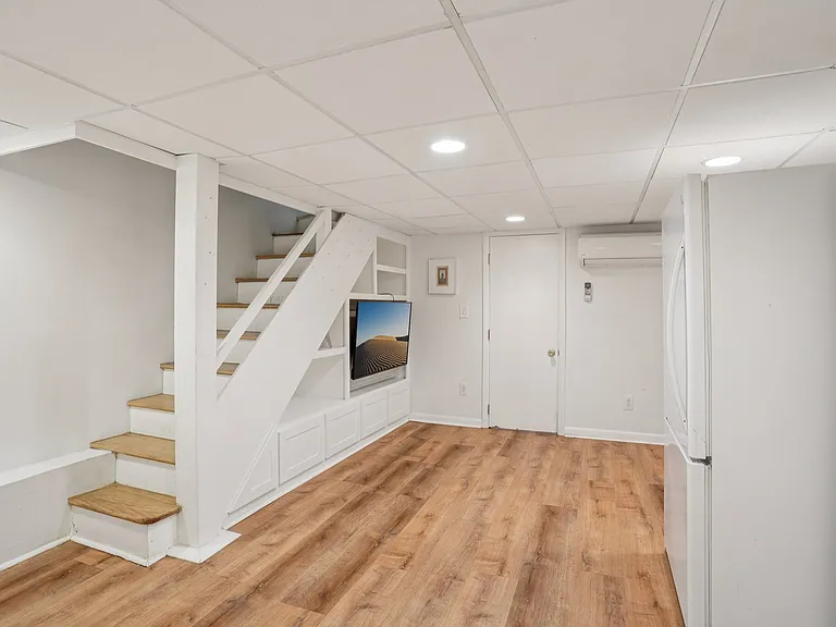 323 S Camac St — Photo 16